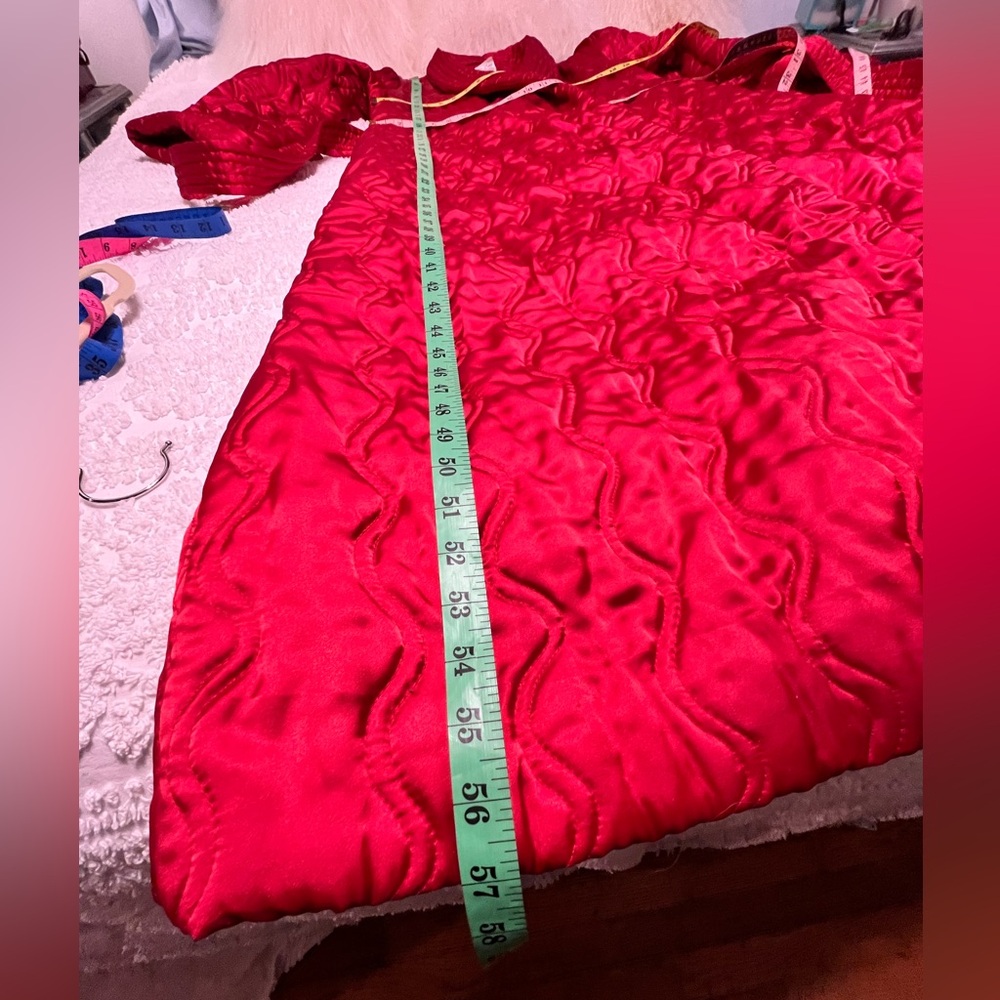 Lovely red quilted Neiman Marcus robe. Medium to large. - Picture 16 of 17